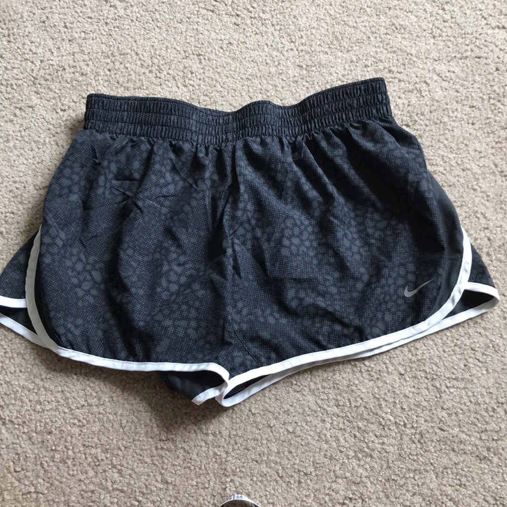 Nike shorts juniors XL
